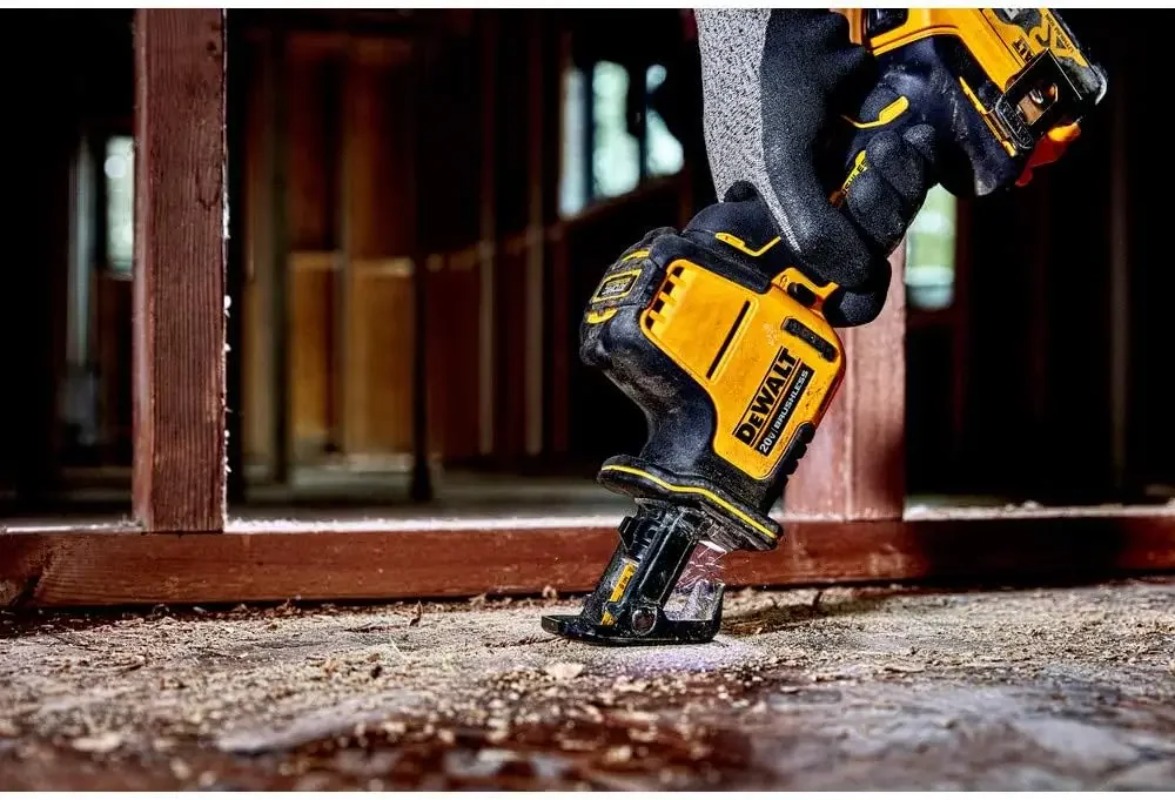 DEWALT DCS369 20V MAX* Recipro - Pole Saw Cordless 评论和价格